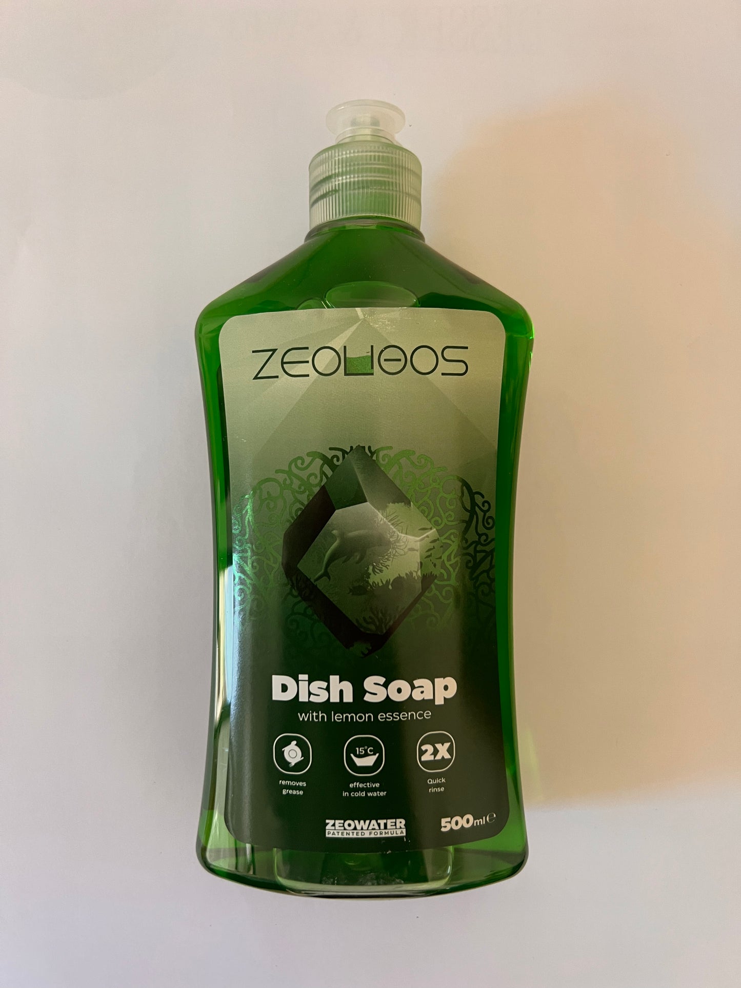 Zeo Dish Soap. (Με άρωμα λεμόνι) 500ml .Υγρό απορρυπαντικό πιάτων λάντζας.δυο φορές πιο αποτελεσματικό από τα κοινά απορρυπαντικά.